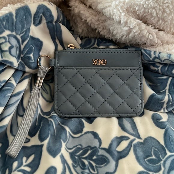 XOXO Handbags - Card holder wristlet in blue/gray
